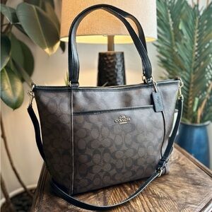 Coach Peyton Signature Tote